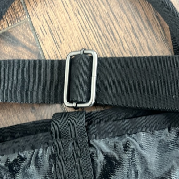 Dakine Kelsey 26L Crossbody Tote in Raven Black - Picture 12 of 12